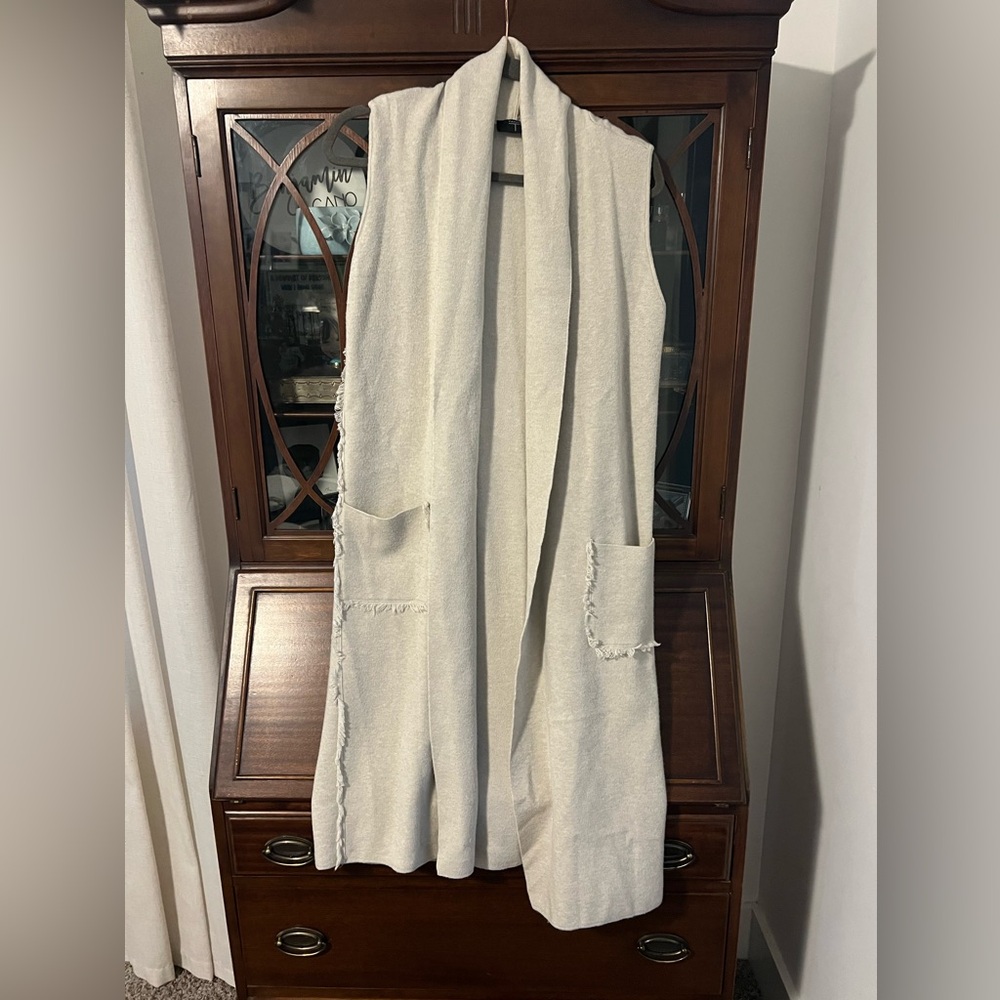 Tahari Cream Women's Duster Vest with Pockets.